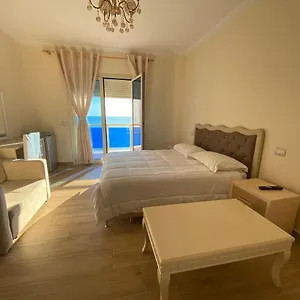 Hotel 3 Vellezerit